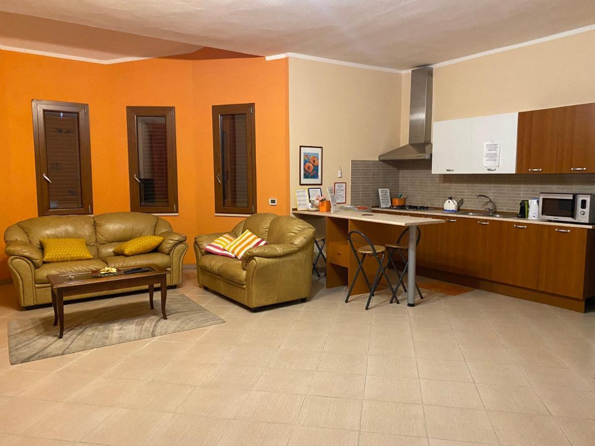 Bed and Breakfast The Orange House Assemini Esterno foto